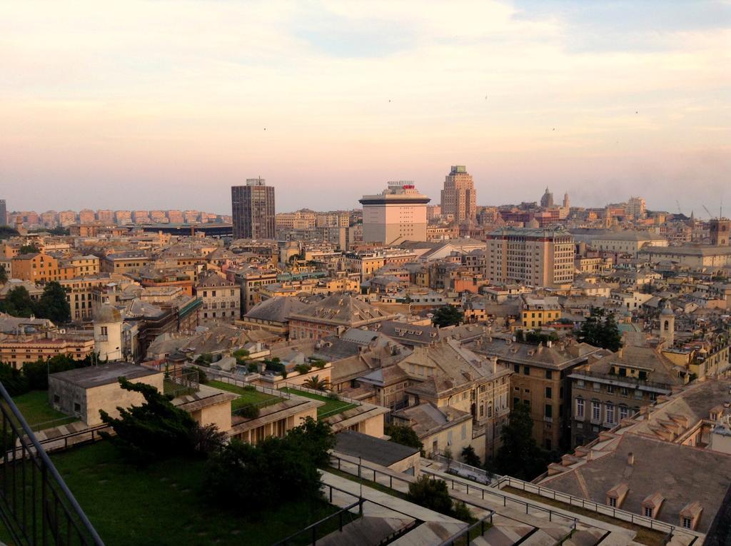 Appartamento In Centro Zona Fiera,Davanti Al Galliera Génova Exterior foto